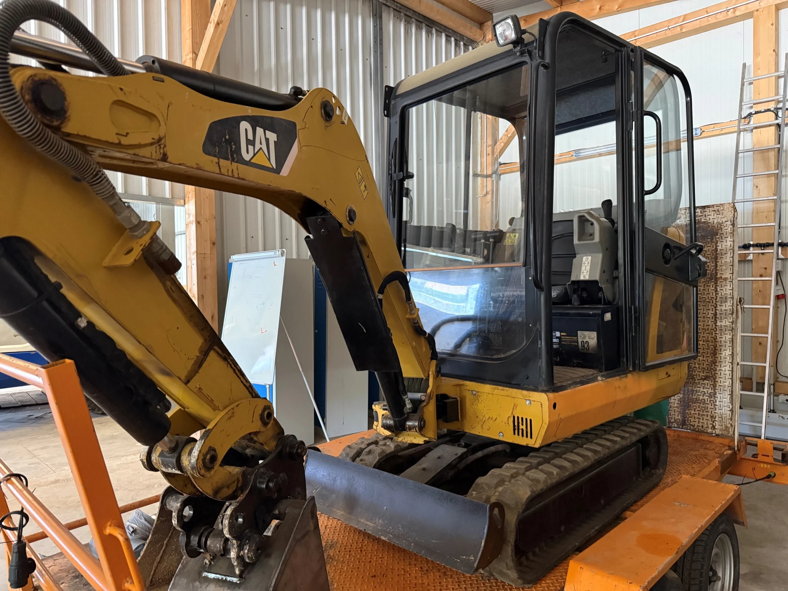 Mini pelle 1.8t d’occasion – Caterpillar 301.60C – Image 2