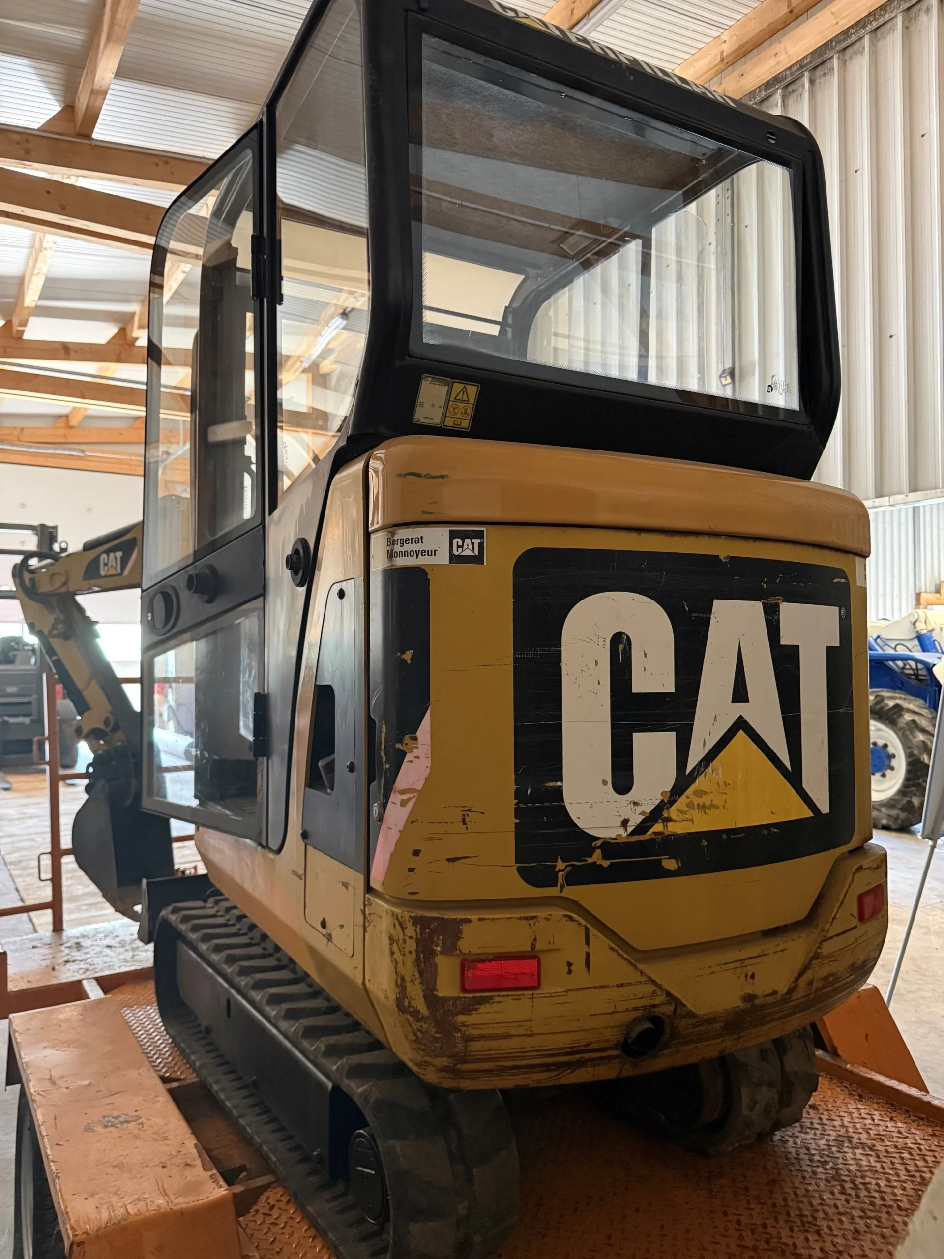 Mini pelle 1.8t d’occasion – Caterpillar 301.60C – Image 4
