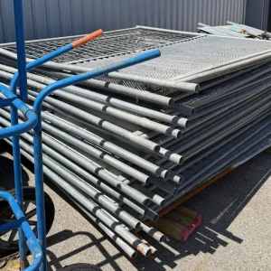 Lot de barrières Héras d’occasion pour délimitation de chantier