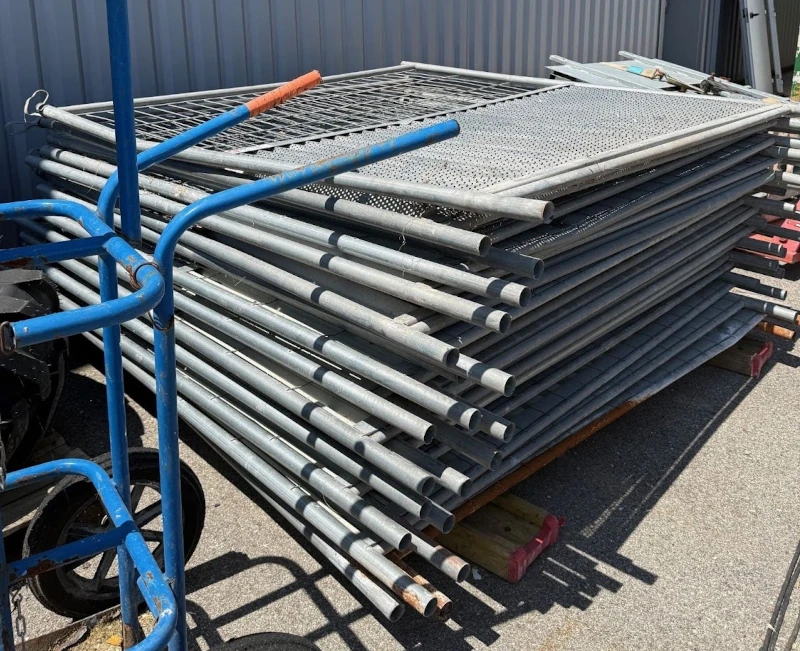 Lot de barrières Héras d’occasion pour délimitation de chantier