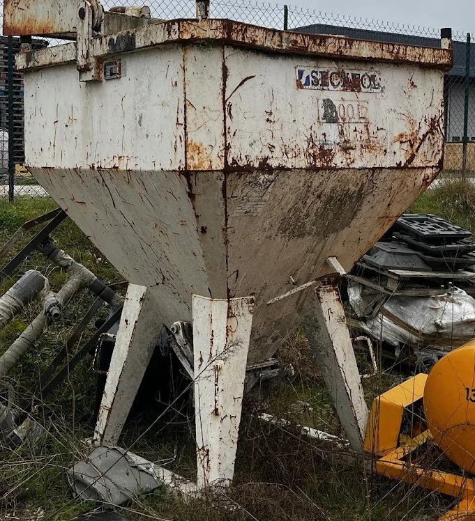 Benne à béton droite SECATOL occasion capacité 2000 litres