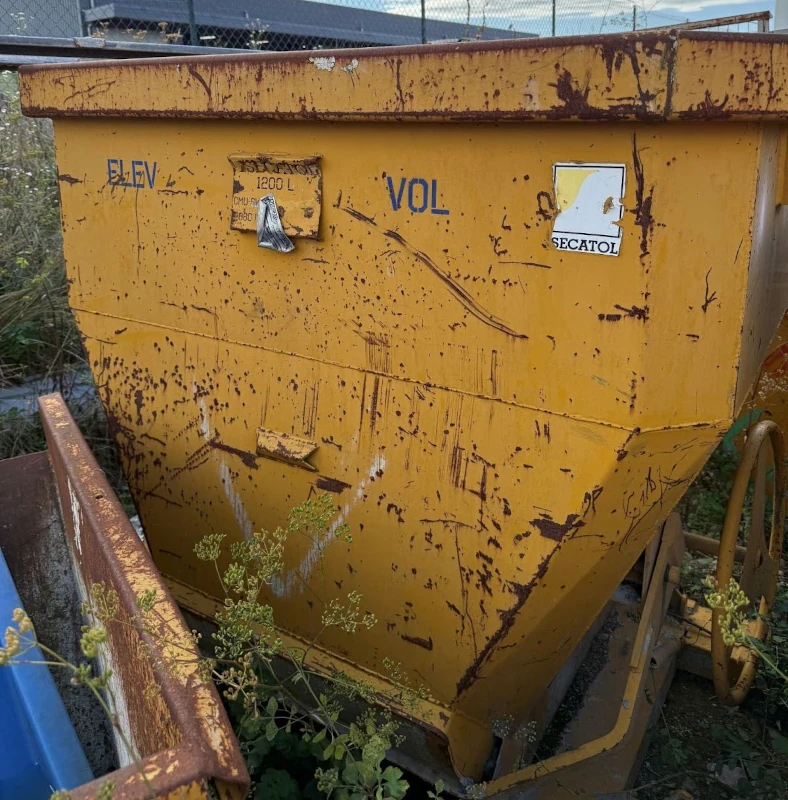 benne à béton secatol 1200l occasion vue extérieure