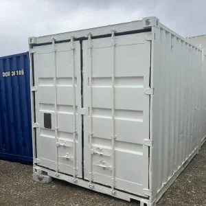 Container 10 pieds d’occasion blanc – vue extérieure avec portes fermées
