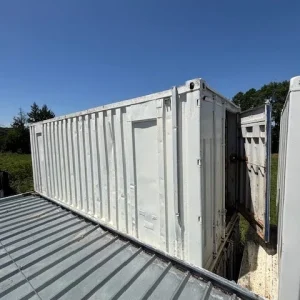 Container 20 pieds atelier d’occasion blanc – vue extérieure, modèle étanche