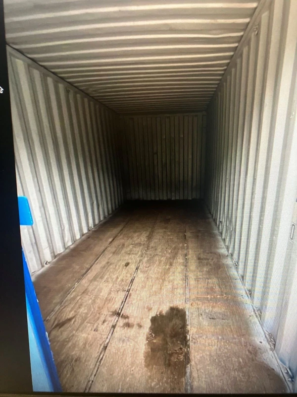 Container 20 pieds d’occasion – intérieur vide avec plancher bois et parois métalliques