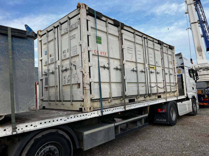 Container 20 pieds rétention d’occasion – vue extérieure sur camion, modèle étanche équipé de bac de rétention