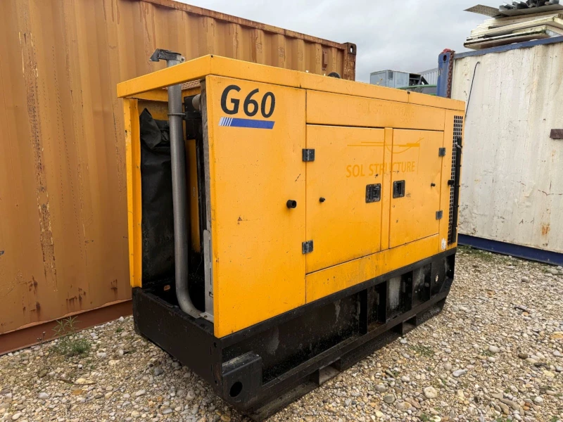 Groupe électrogène DOOSAN G60 65 kVA occasion – vue latérale droite, moteur partiellement visible