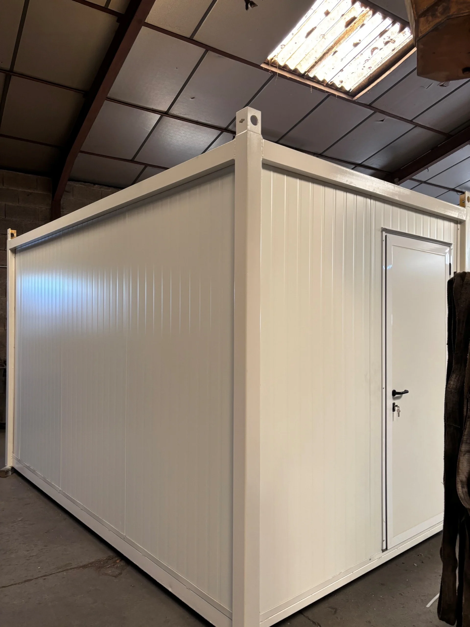 Guérite de gardien occasion 4.08x2.39 m – Pack électrique intégré – Image 2