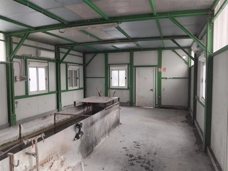 Intérieur hangar modulaire isolé 60 m² – idéal laboratoire béton