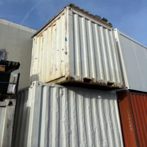 Container 10 pieds aménagé occasion extérieur structure métallique blanche